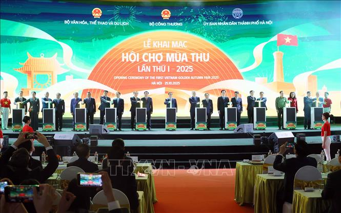 Thủ tướng Phạm Minh Chính dự khai mạc Hội chợ Mùa Thu lần thứ nhất - 2025
